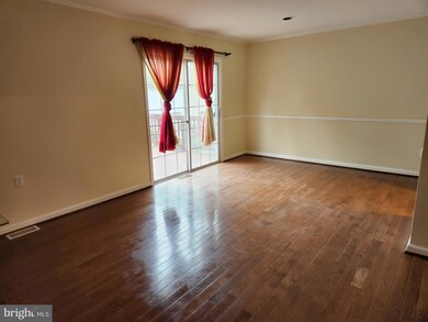 10256 Fern Pool Ct, Burke, VA 22015 - photo 5