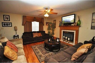 299 S Laurel Dr, Wind Gap, PA 18091 - photo 6