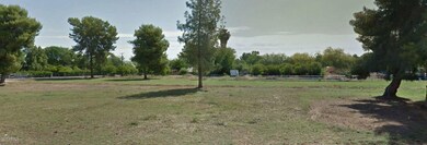 Lot pic 3
