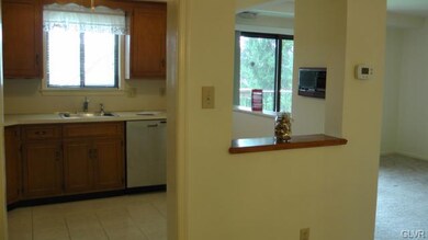 913 Cold Spring Rd unit 8, Allentown, PA 18103 - photo 6