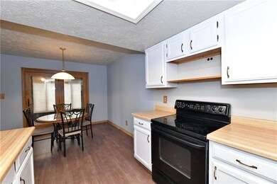 kitchen & breakfast room