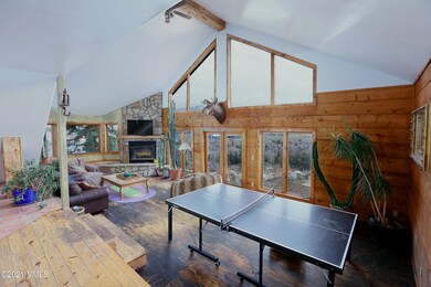 466_lariat_loop_living_1