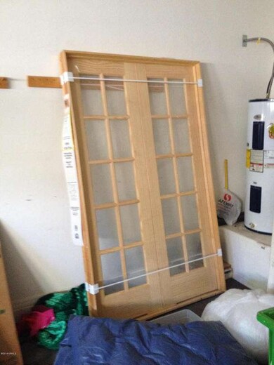 Pre-hung doors for en entrance included!