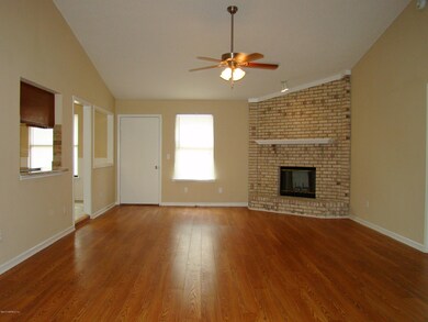 7902 Painted Oak Dr, Jacksonville, FL 32210 - photo 2