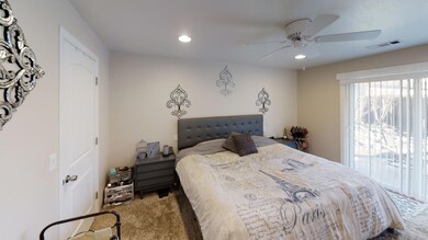 1107-Pheasant-Central-Point-Bedroom (2)
