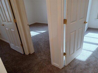 609 Livingston Dr, Hurst, TX 76053 - photo 4