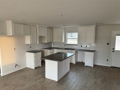 1077 Hereford Dr, Springtown, TX 76082 - photo 3