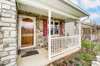 405 Eastown Dr, Wapakoneta, OH 45895 - photo 4