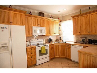 23 Vernon Ave, Newport, RI 02840 - photo 3