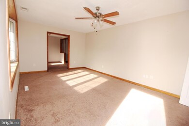 1125 Vivian Ct, West Deptford, NJ 08096 - photo 5