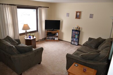 201 Hilltop Cir, Brooklyn, WI 53521 - photo 3