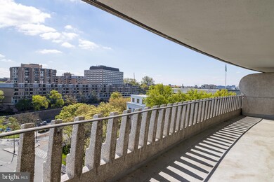 Watergate East Residences unit 1008-S, Washington, DC 20037 - photo 6