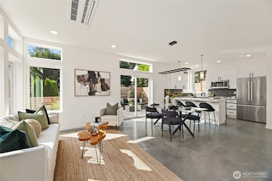 12037 Fremont Ave N unit 3, Seattle, WA 98133 - photo 3