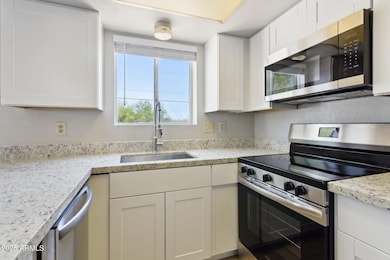 8-web-or-mls-1426-e-mountain-view-rd-2
