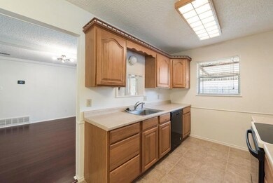 1916 Memphis Dr, Bedford, TX 76022 - photo 6