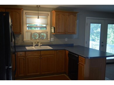 9 Justin Cir, Londonderry, NH 03053 - photo 3