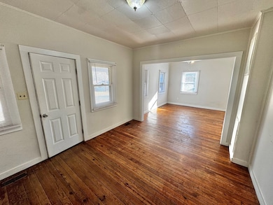 1109 W Tennessee Ave, Crewe, VA 23930 - photo 2