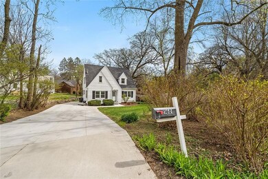 1601 41st St, Des Moines, IA 50310 - photo 2
