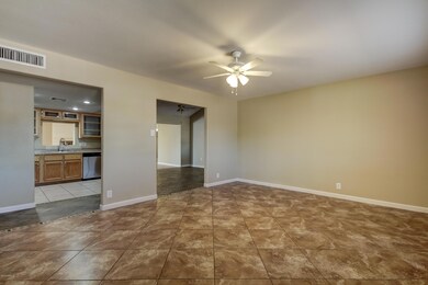 653 E Franklin Ave-7