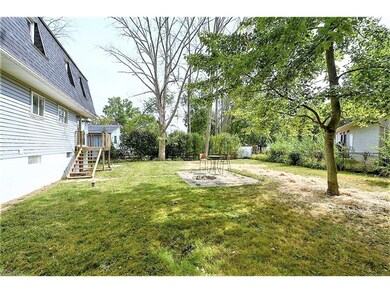 * Flat Back Yard Semi Fenced W/Middle Seating Area