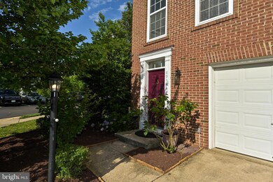 8933 Singleleaf Cir, Lorton, VA 22079 - photo 6