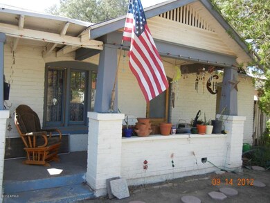 1227 E Hubbell 005