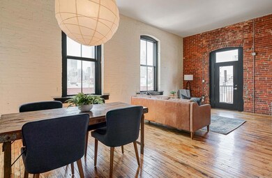 225_n_4th_203-18