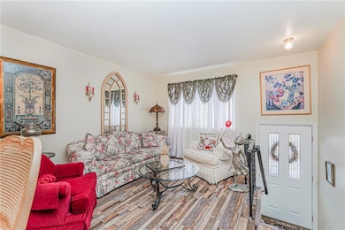 516 Medina St, Staten Island, NY 10306 - photo 4