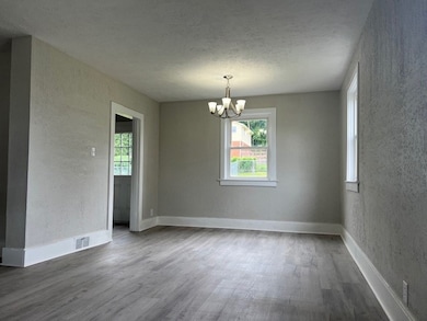 LARGE DINING ROOM