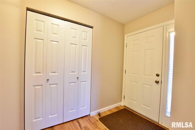 4591 N Thornhill Dr, Peoria, IL 61615 - photo 5