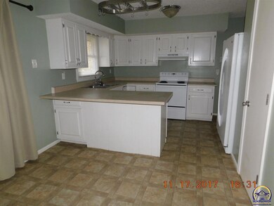 1826 SW 36th Terrace, Topeka, KS 66611 - photo 6