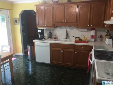 8530 Woodview Ln, Pinson, AL 35126 - photo 7