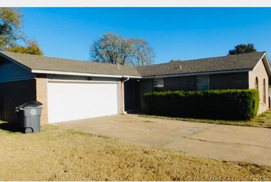 2 CAR GARAGE