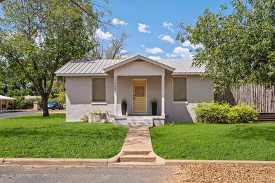 1005 W Hill St, Fredericksburg, TX 78624 - photo 2