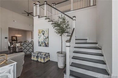 Standard beautiful staircase! (color of your choic