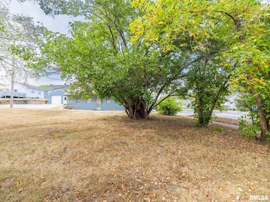 1301 S 7th St, Pekin, IL 61554 - photo 3