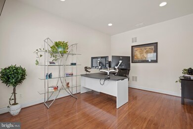 2526 Walnut Leaf Ln, Herndon, VA 20171 - photo 4