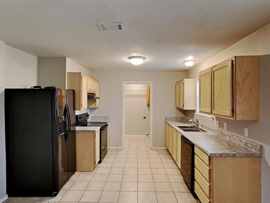 204 Dean Ct, Granbury, TX 76049 - photo 6