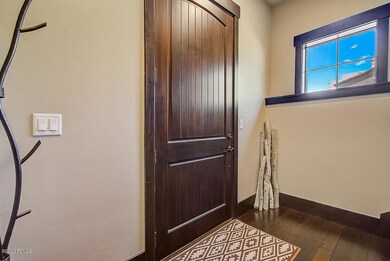E Longview Dr MLS-8