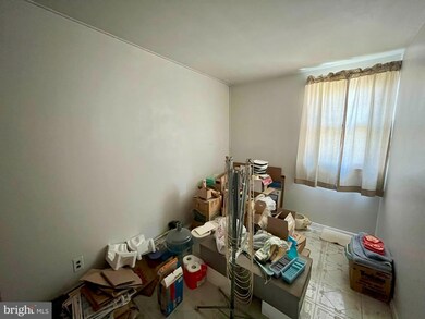 1017 Fredonia Ct, Halethorpe, MD 21227 - photo 7