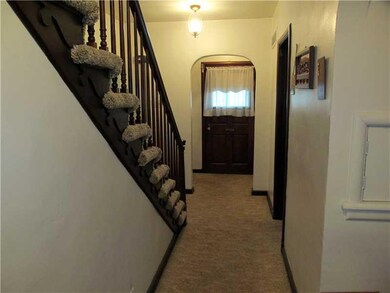 Entry/Foyer.