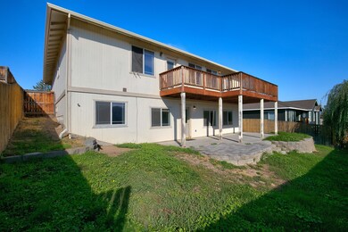 2046 SW 36th St, Redmond, OR 97756 - photo 2