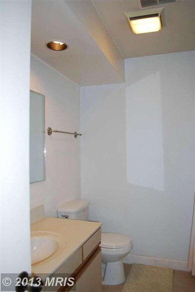 12935 Grays Pointe Rd unit B, Fairfax, VA 22033 - photo 4