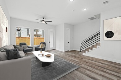 108 E 44th St unit E, Houston, TX 77018 - photo 2