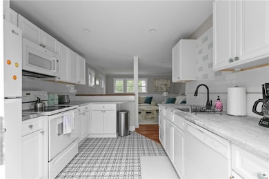 19 Warren Ave unit 19, Middletown, RI 02842 - photo 6