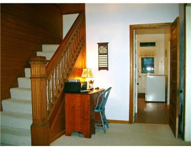 Entry/Foyer.