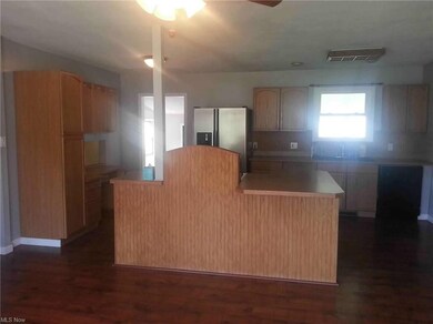 708 W Shore Blvd, Sheffield Lake, OH 44054 - photo 4