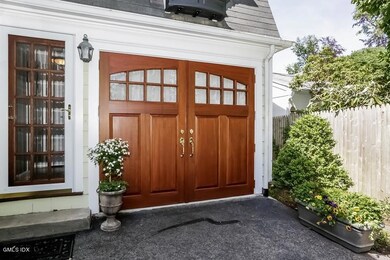 005-Garage-1063470-mls