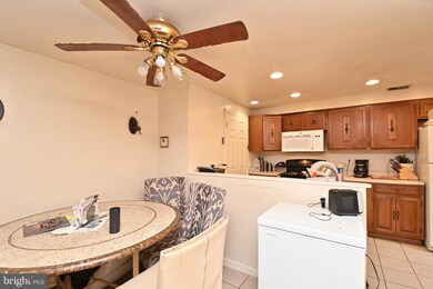 4303 Pembrook Village Dr unit 15, Alexandria, VA 22309 - photo 5