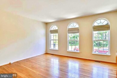 42757 Bennett St, Chantilly, VA 20152 - photo 3